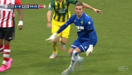 le gardien Martin Hansen égalise d'une incroyable talonnade face au PSV à la 95ème