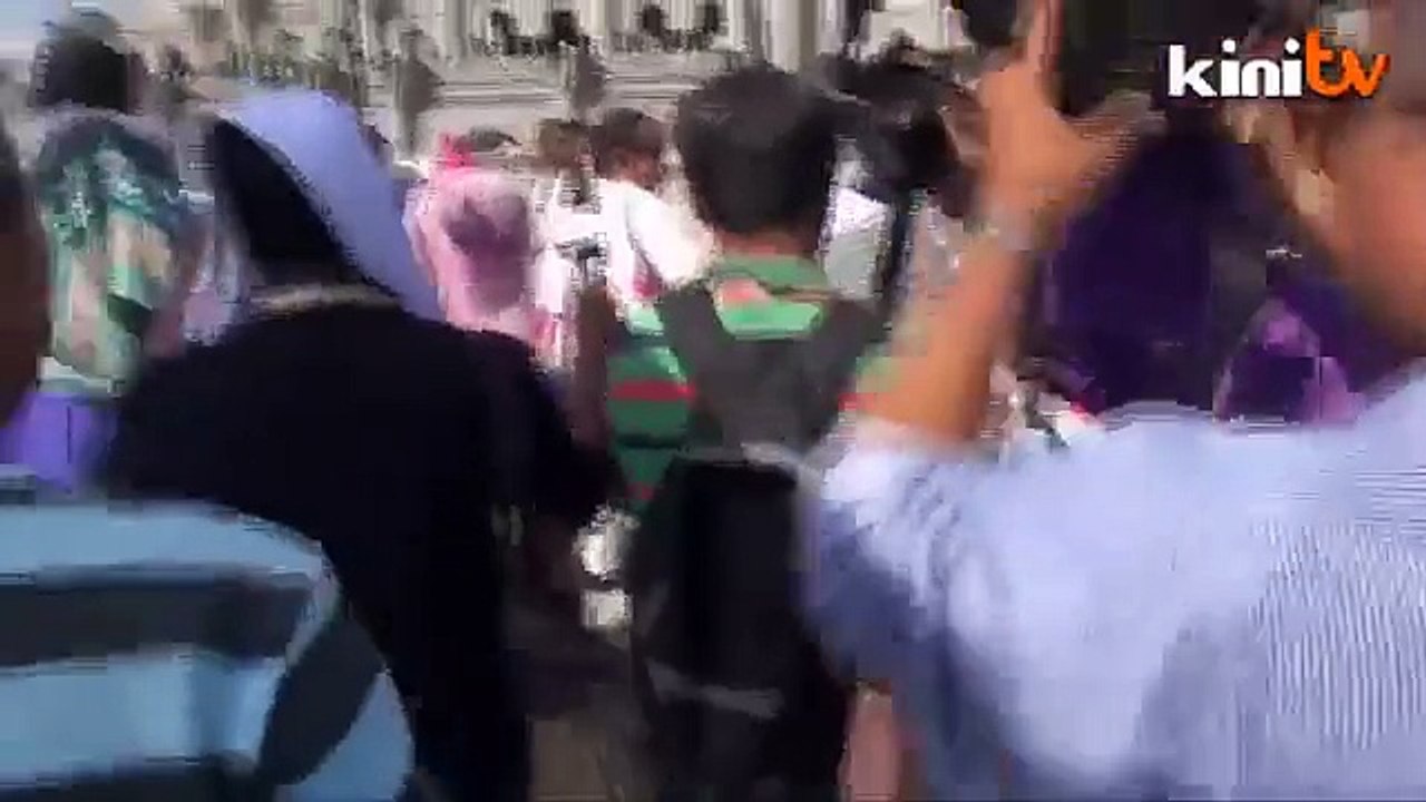 Jakim elak jawab isu demo makan coklat 'babi'