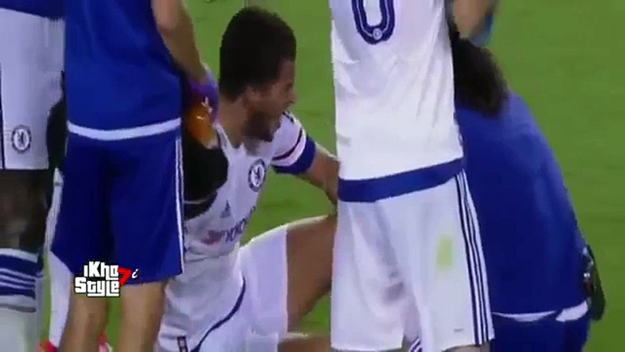Eva Carneiro Chelsea Doctor assists Eden Hazard - Chelsea vs Barcelona 2-2