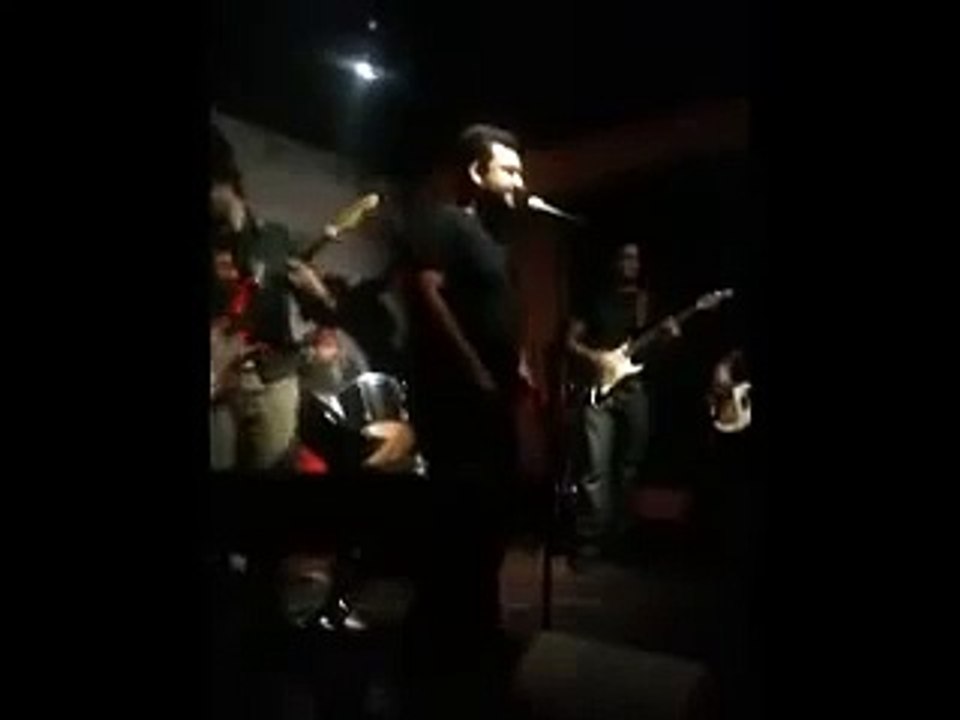 Desi Machines - Garaj Baras Remix Live