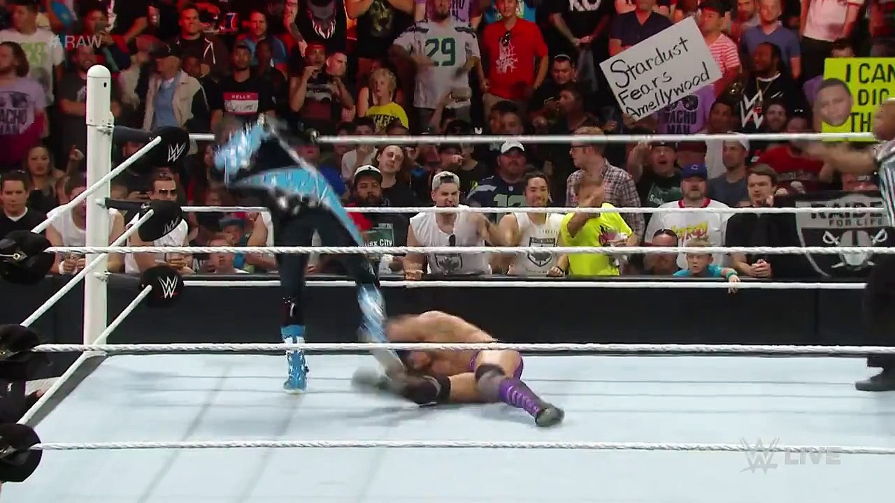 Neville vs. King Barrett- Raw, Aug. 10, 2015