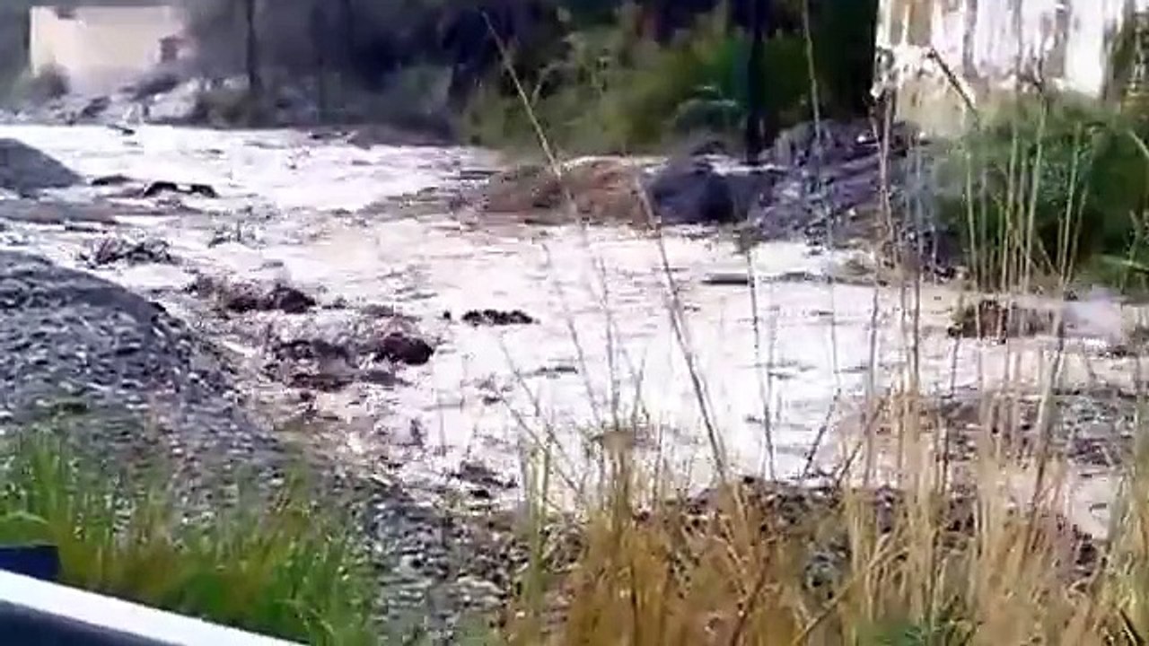 Flash Flood Samail Wadi 2013