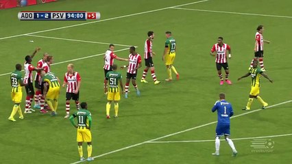 Le gardien Martin Hansen égalise d'une incroyable talonnade face au PSV à la 95ème