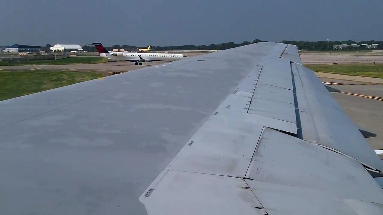 Delta Airlines Boeing 767-300 Takeoff from Minneapolis-MSP