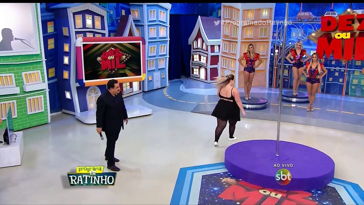 Mulher ’arrasa’ no Pole Dance