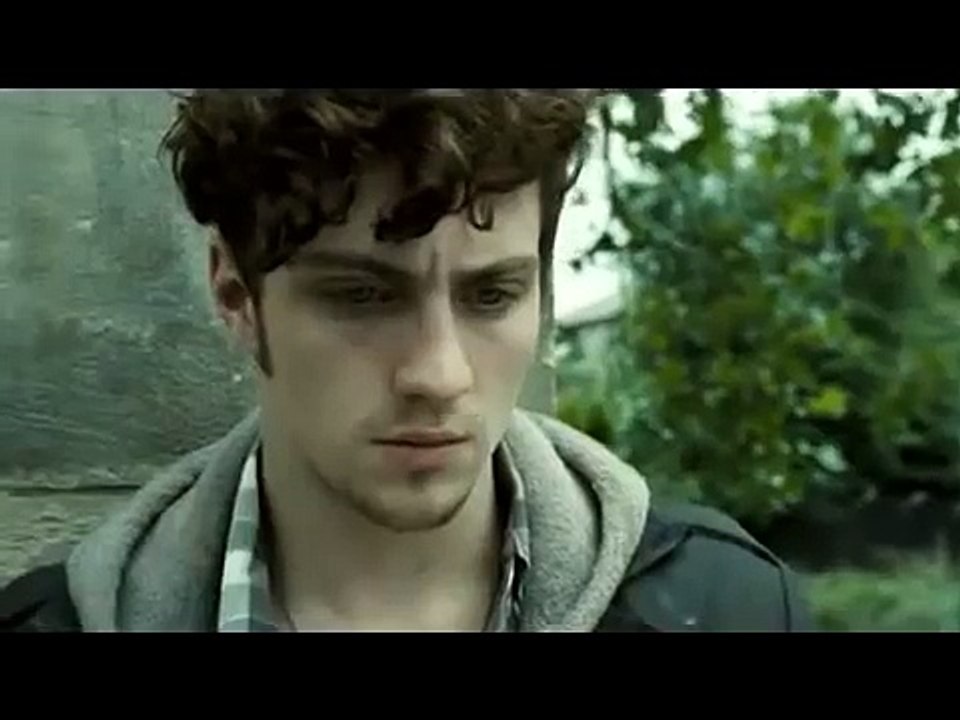 Chatroom - William ( Aaron Johnson ) Kiss Jim ( Matthew Beard )