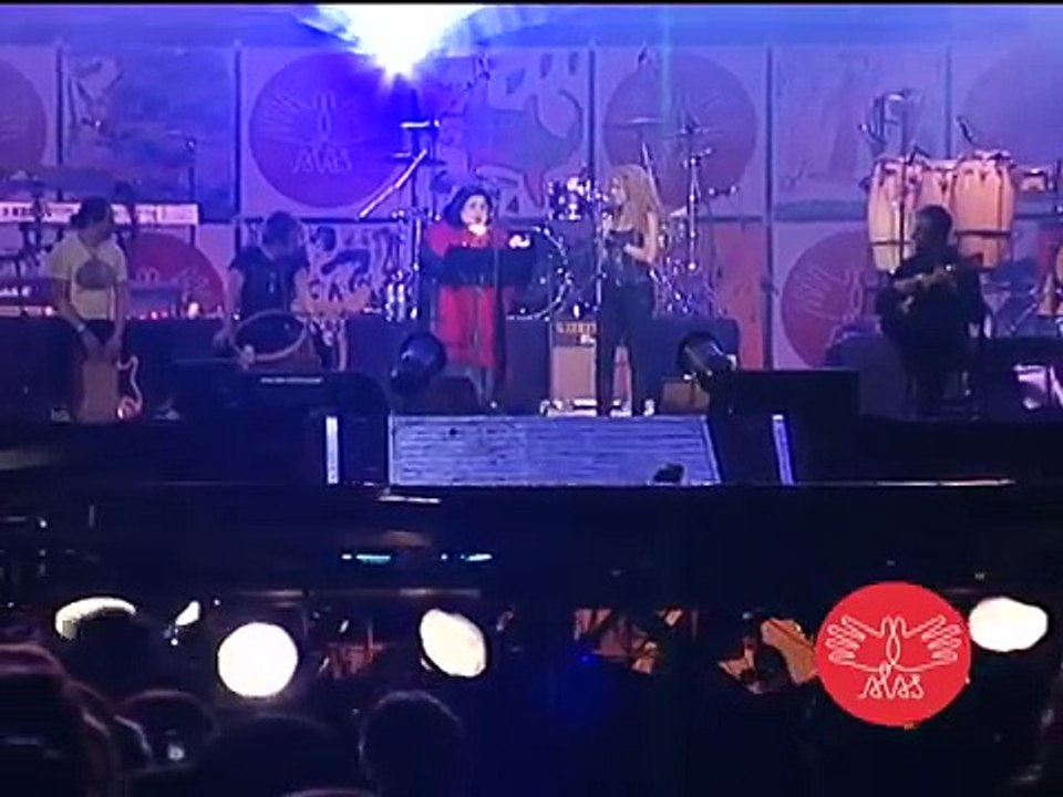 Concierto ALAS: Shakira & Mercedes Sosa - La Maza - Video Oficial
