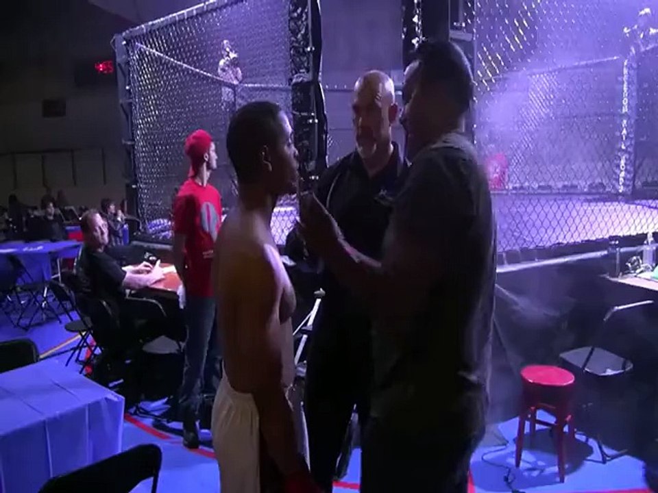 silat contre les arts martiaux mixtes (combat dans la cage)