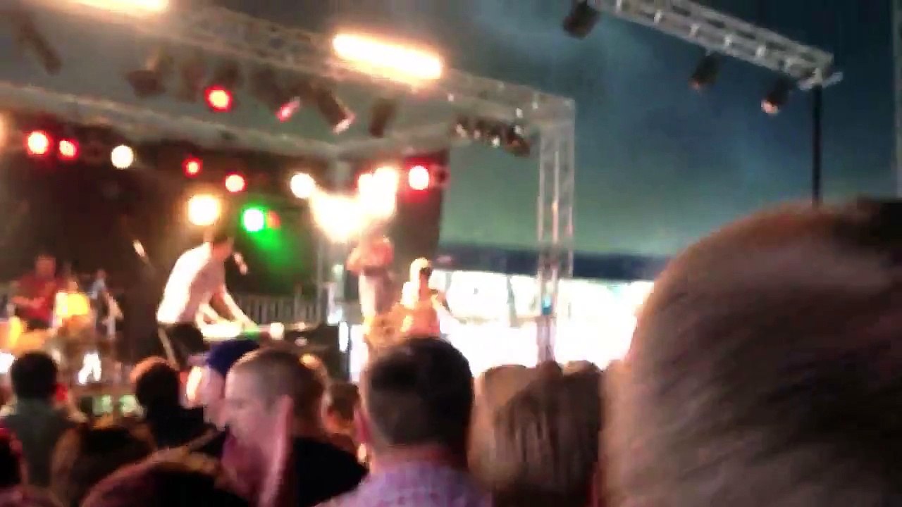 Buster shuffle at endless summer 2013