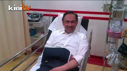 Anwar fractures right arm in car accident