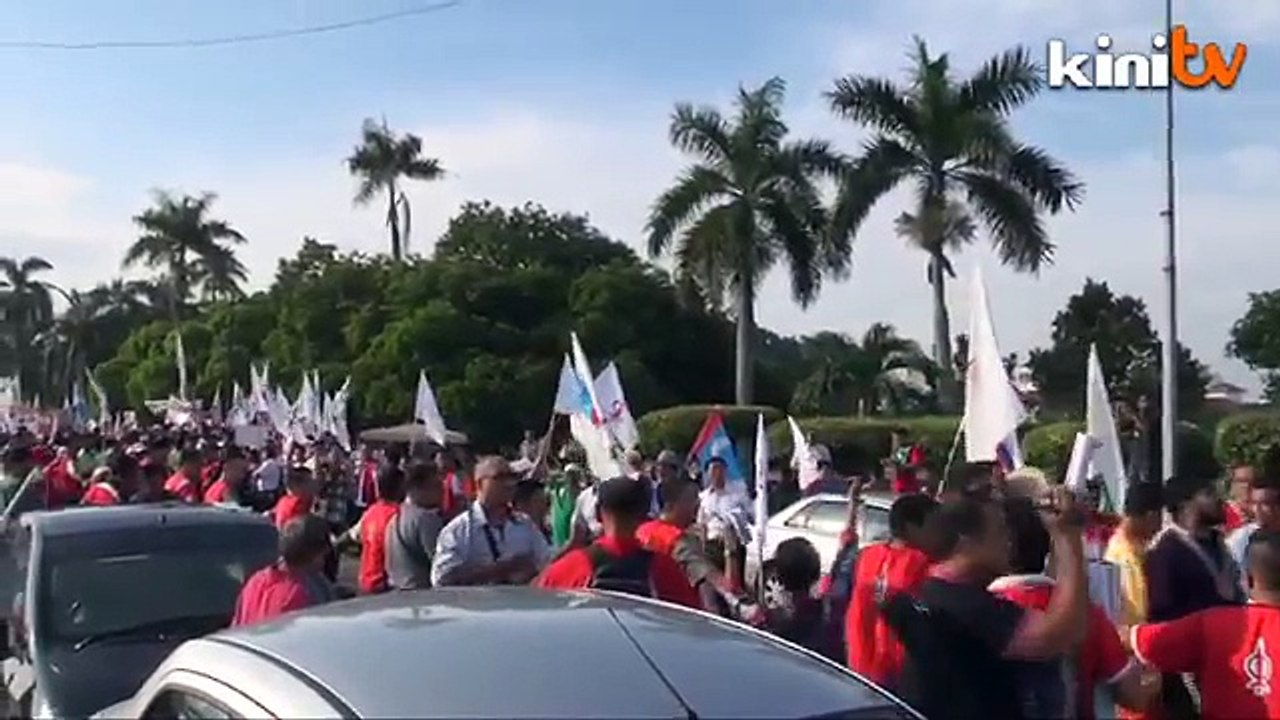 SPR dukacita penyokong bawa gendang iringi calon