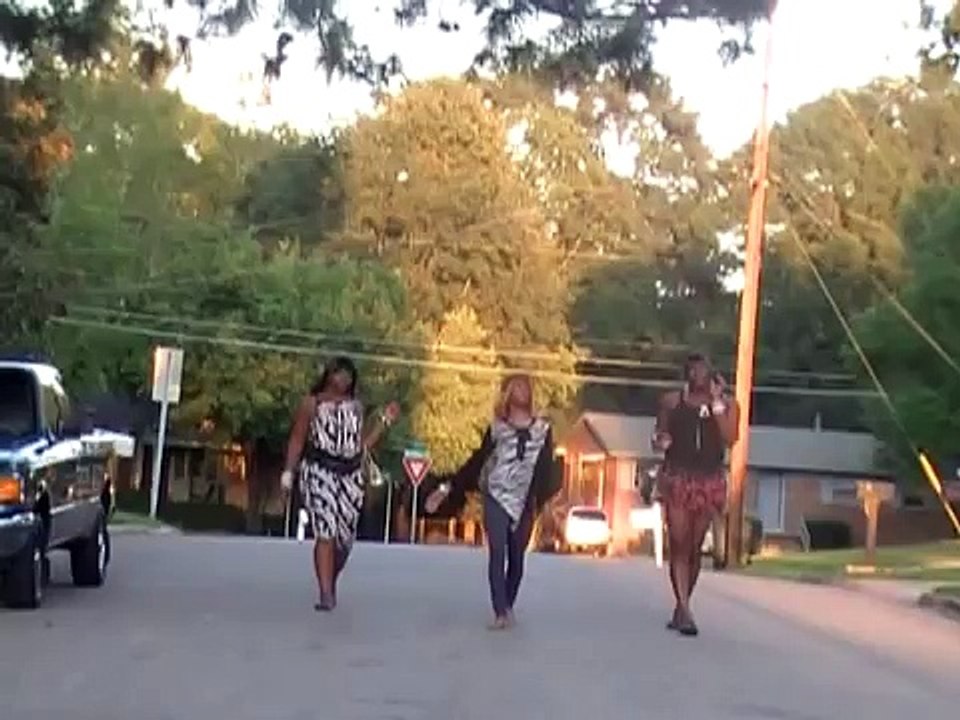 AUNT T JACKIE FIGHTING A HOOD CHICK OVER TREY SONGZ / IG: @aunttjackie