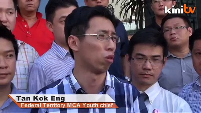 MCA Youth leads anti-hudud demo at PAS HQ