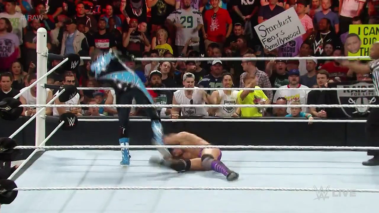 Neville vs. King Barrett- Raw, Aug. 10, 2015