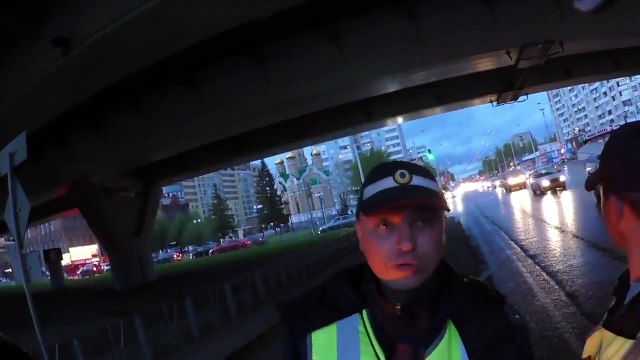 9 мая Омск Полиция заставляет снять флаг На Берлин!