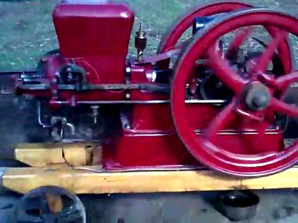 Amanco 4hp mule team open crank stationary engine running.