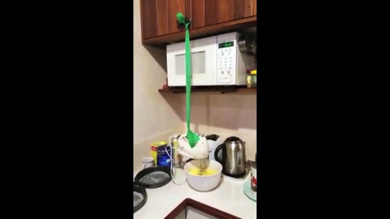 Comment cuisiner sans tenir le batteur à la main...