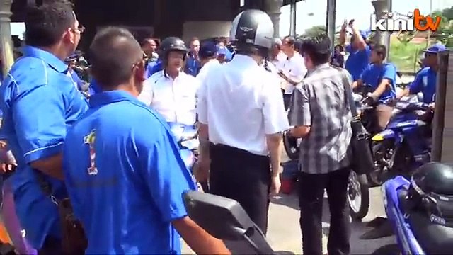 Hisham takes Mah for a ride in Teluk Intan