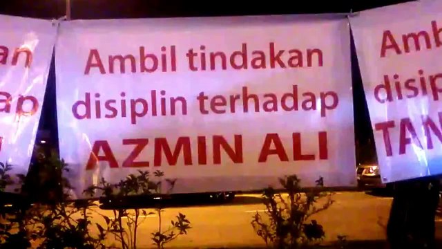 Protestors call for PKR leaders to quit