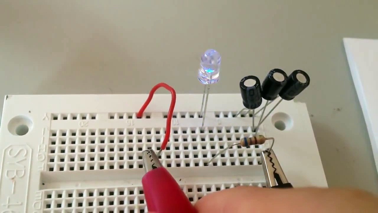 Elektrotechnik Grundlagen - Kondensator erklärt! fading LED