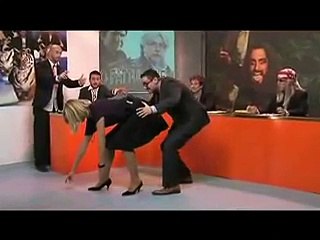 Mago ipnotizza anche la valletta e la mette a pecorina in diretta TV.