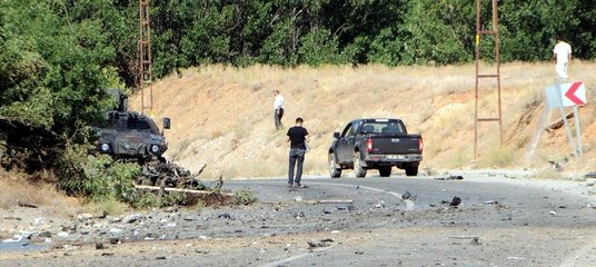 Polise bomba yüklü araçla saldırı