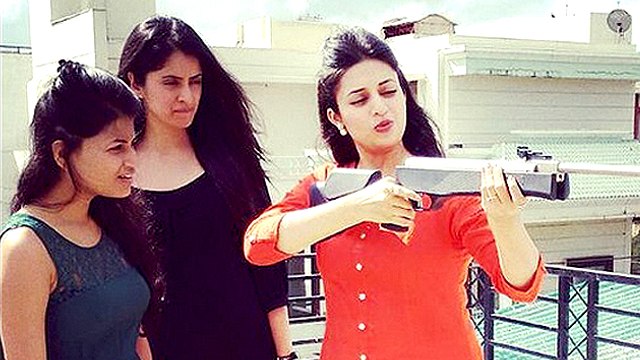Divyanka Tripathi TURNS Rifle Teaching Master | Yeh Hai Mohabbatein | Star Plus