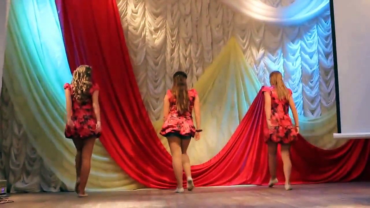 SCHOOLGIRLS SHOW DANCING NUMBER