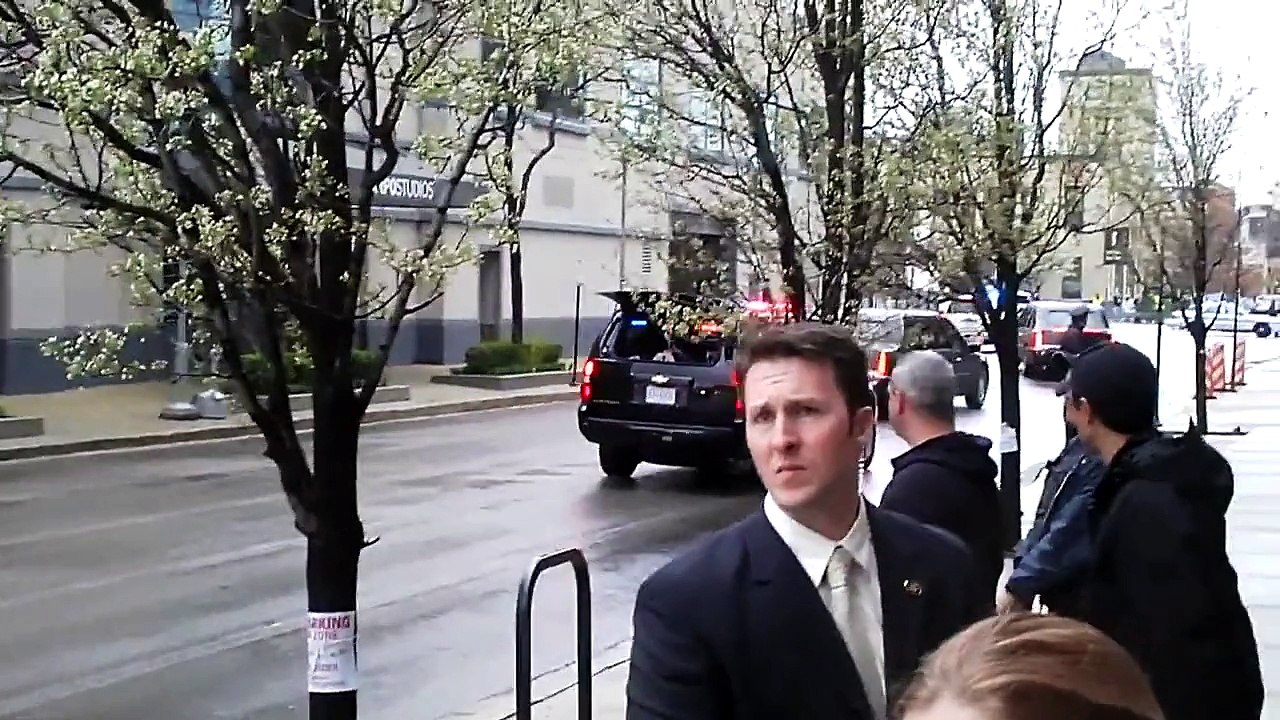 Motorcade with the President, Michelle Obama and Mayor Daley Arrive At Oprah's Harpo Studio