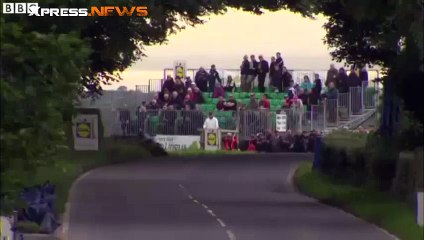 Impressionnante chute de Guy Martin au Grand Prix d'Ulster 2015