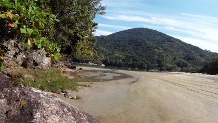 Bike e Sup nos mares e praia de Ubatuba, SP, Brasil