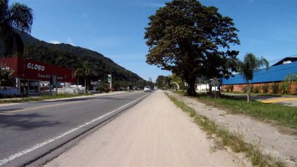 Bike e Sup nos mares e praia de Ubatuba, SP, Brasil