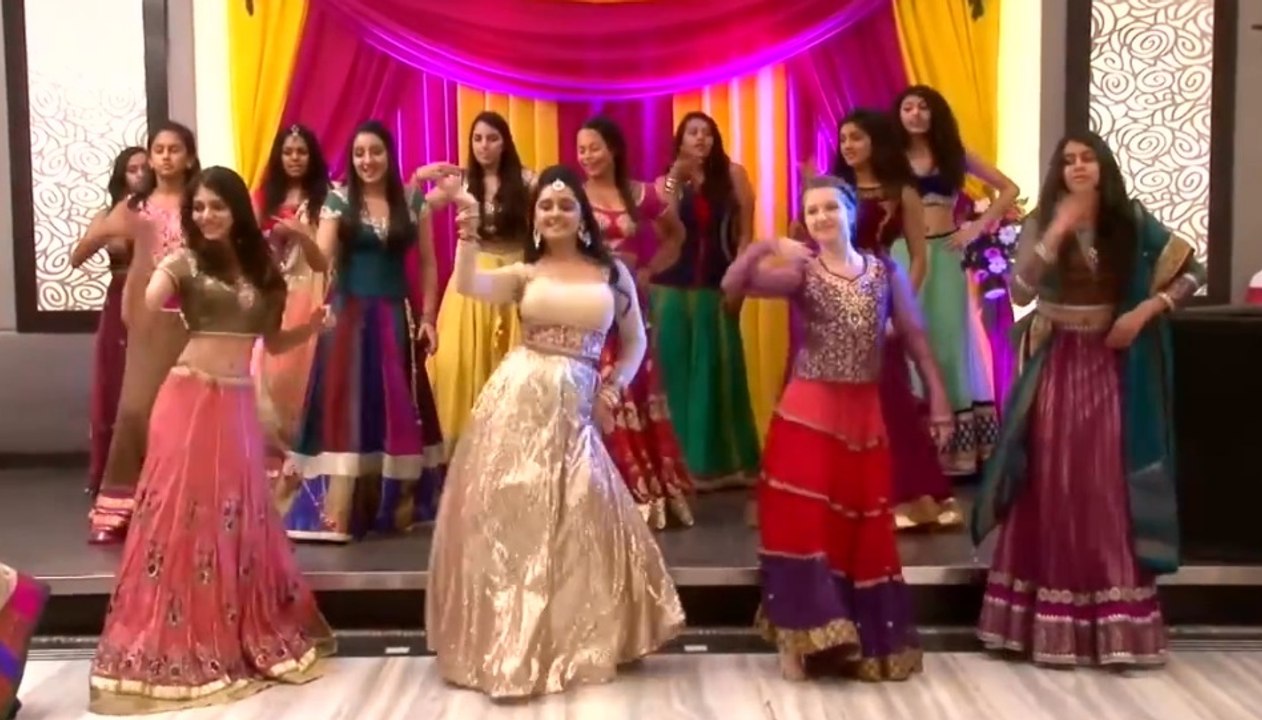 Karachi Wedding Girls Group Dance On | Larke o Re Larke  | HD