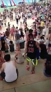 ههههه تفرجوا في هل الكعبة ملا سلعة