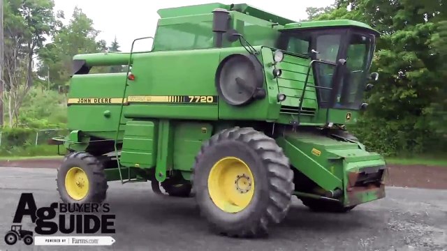 John Deere 7720 Combine