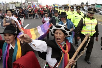 Equateur : des indigènes anti-gouvernement en route vers la capitale Quito
