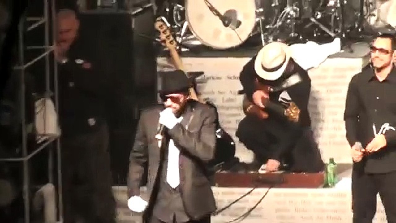 Sido-Attacke - Sido wird beworfen auf dem Konzert in Hamburg am 12.12.2009