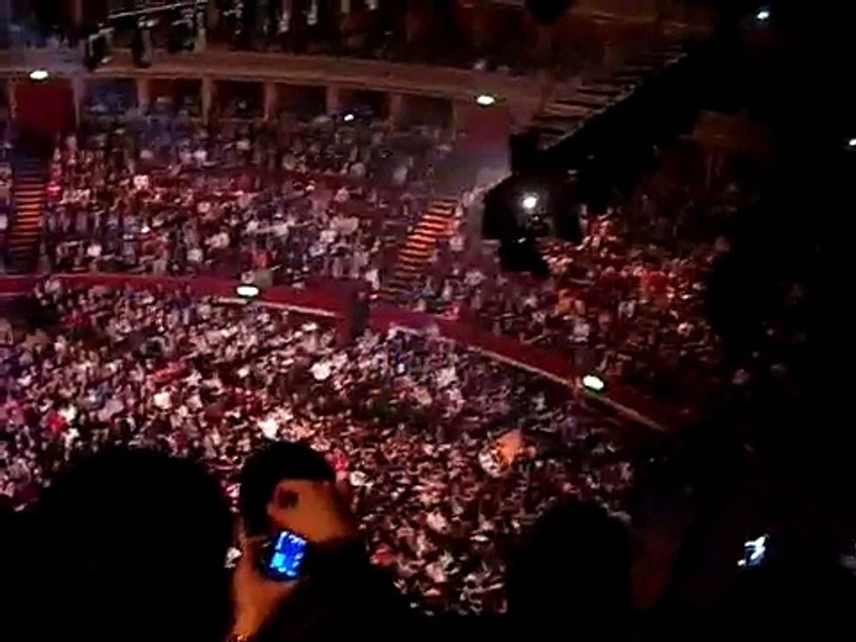陳奕迅歐洲演唱會 2010 - 講英文English