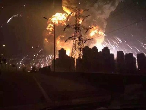 Chine : Enorme explosion dans la ville de Tianjin