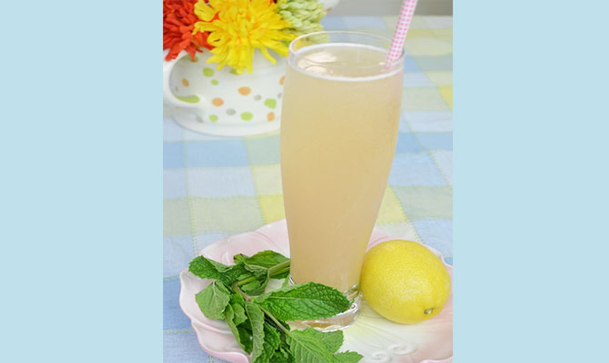 Cool Asian Pear Sparkler Summer Drink!