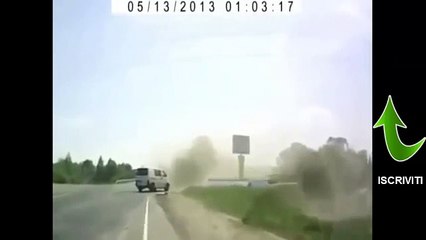 GTA per le strade, incidente brutale di una macchina (INCREDIBILE)