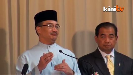 Video herunterladen: MH370: Hisham nafi Malaysia lewat aktifkan SAR