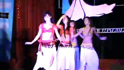 Nữ sinh Khoa học tự nhiên khoe dáng trong vũ điều belly dance