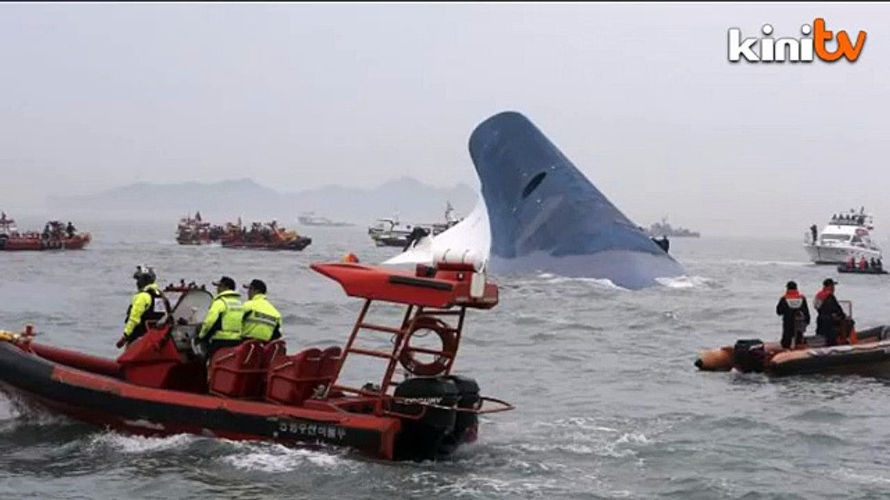 Hundreds missing after ferry sinks in S.Korea