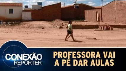 Professora anda quilômetros a pé para dar aula