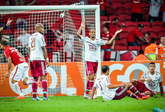 Fluminense perde para o Inter no Beira-Rio e deixa o G4