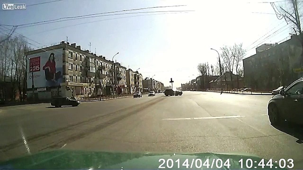LiveLeak - Crazy Car Crash