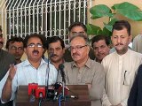 عوامی نیشنل پارٹی سندھ کے صوبائی جنرل سیکریٹری یونس بونیری قومی عوامی تحریک کے رہنماؤں کے ہمراہ مردان ہاؤس میں پریس کانف