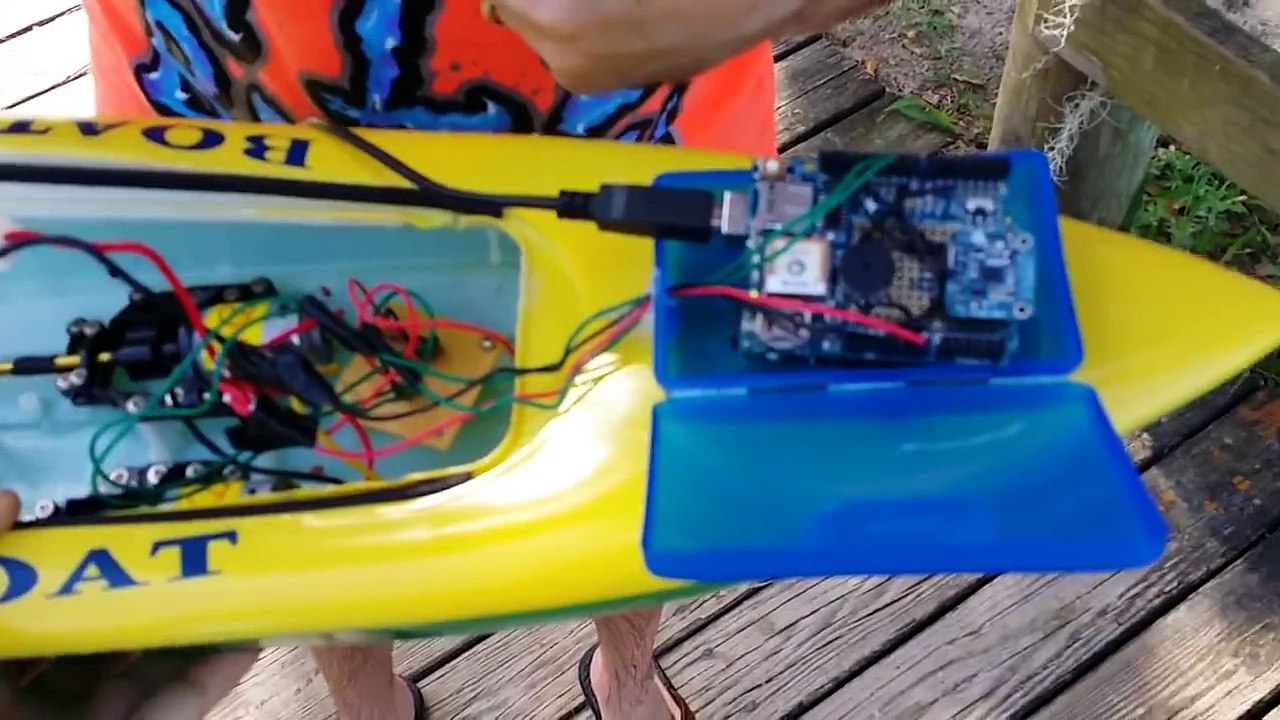 Arduino GPS guided boat - video Dailymotion