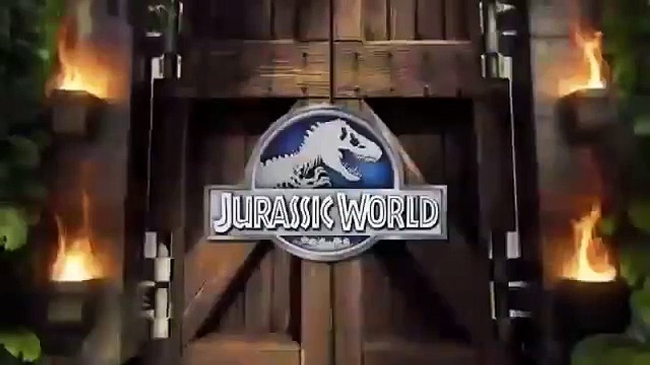 Jurassic World Chomping Jaws and Raptor Claws